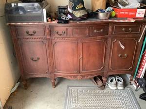 lot 228 image: Buffet