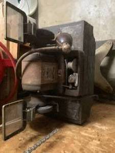 lot 346 image: Vintage Grinder on Wheels