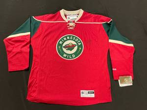 MN Wild Guillaume Latendresse autographed hockey jersey
