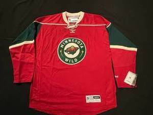 MN Wild Cal Clutterbuck autographed hockey jersey