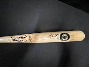 Delmon Young MN Twins authenticated autographed baseball bat