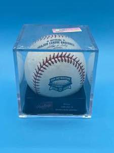 HHH Metrodome Commemorative baseball wcase, New