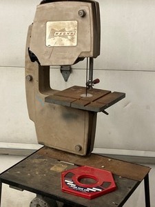 lot 16 image: Metal-Cutting Bandsaw