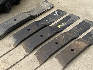 lot 18 image: Lot Of (7) 21.5 Lawn Mower Blades With 12 Mounting Bolt Holes