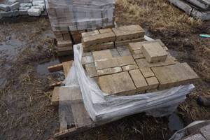 Pallet of Belgard Tandem Wall Stone Is Assorted Sizes