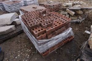 Pallet of 4 x 8 Clay Construction Bricks