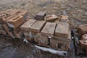 Pallet of 18 x 8 Sand Retaining Wall Blocks With Caps