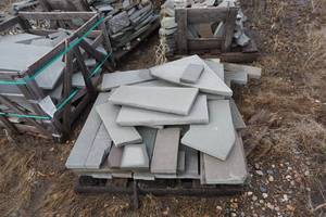Pallet of Blue Stone Patio Stone In Assorted Sizes