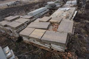 Pallet of Paving Stones In Assorted Sizes