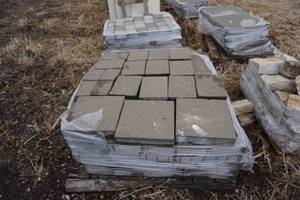 Pallet of Concrete Pavers In Assorted Sizes