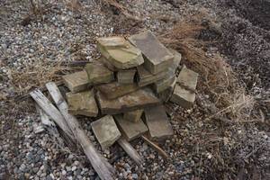 Pallet of Buck Skin Wall Stone In Assorted Sizes