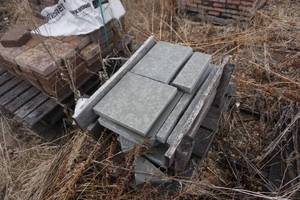 Pallet of Blue Stone Patio Stone In Assorted Sizes