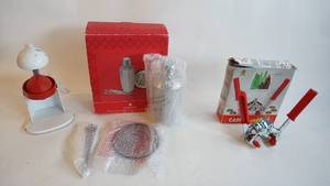 lot 63 image: Vintage cast tabletop juicer Bottle capper universal Cocktail set new inbox