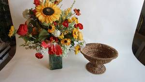 lot 37 image: Large 12 Woven Rattan Pedestal Serving Bowl -Very Large 28 SunflowerHydrangea Arrangement
