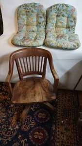 lot 46 image: Antique Solid oak swivel rocker desk chair with four patio cushions in very good condition