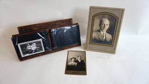 lot 74 image: Cabin memories photo easel, vintage photos