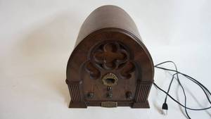 lot 80 image: Philco Ford model R90 replica Baby Grand AMFM radio