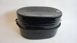 lot 86 image: Vintage LISK Blue porcelain  Graniteware covered roaster 20 x 12 x 11