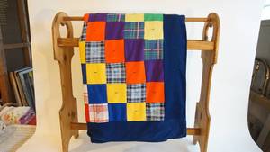 lot 99 image: Wood quilt rack with hand tide quilt