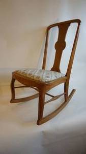 lot 101 image: Vintage rocking chair solid maple wpadded seat 16 inches from floor