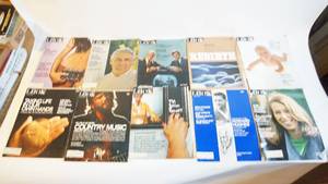 lot 121 image: 10 1970 and 1971 look magazines