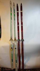 lot 143 image: Vintage Snow skis Trak No Wax mountain and Fischer Touring crown made in Austria