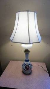 lot 147 image: Antique French Shakespeare 19th Century oil lamp converted to an Electrical Table light