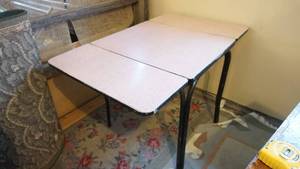 lot 151 image: MCM porcelain enamel folding table 48 x 30 x 30 steel legs