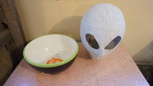 lot 160 image: Halloween decor 14 inch alien head papier-mch, 12 inch candy bowl