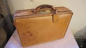 lot 161 image: Antique locking locked leather suitcase 18 x 5 x 13