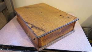 lot 162 image: Solid oak table top locking locked cash drawer 15 x 21 x 5 (No Key)