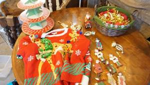 lot 165 image: Christmas decor
