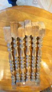 lot 168 image: Six-32 inch wood spindles with 2 12 x 2 12 mounting base
