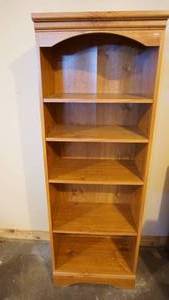 lot 171 image: Bookshelf 21 x 13 x 61 pressed board