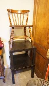 lot 176 image: Two 22 x 22 x 18 tables and one chair