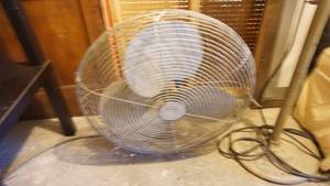 lot 177 image: 25 inch industrial fan shows sparks when plugged in