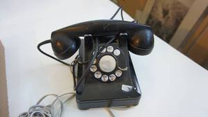lot 179 image: Heavy duty vintage desktop Dial phoneWORKS