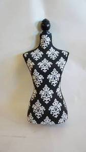 lot 196 image: 32 inch mountable manikin bust