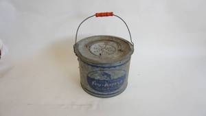 lot 221 image: Large Vintage 22-12 Nu-Airflo minnow bucket with original Bale handle 12 inch diameter