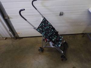 lot 5 image: Folding Stroller