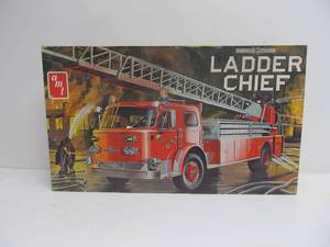 lot 6 image: Large AMT Ladder Chief Model Kit
