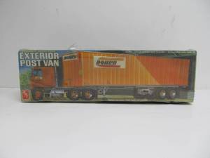 lot 8 image: AMT Fruehauf Forty Foot Exterior Post Van Semi-Trailer