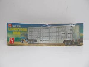 lot 10 image: AMT Wilson Livestock Van Semi-Trailer Kit