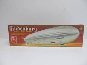 lot 14 image: Large Vintage AMT Hindenburg Zeppelin