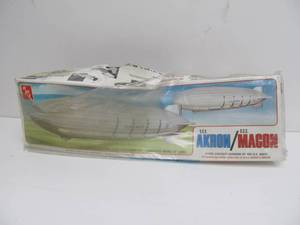lot 15 image: Large Vintage AMT U.S.S. AkronMacon Flying Aircraft Carriers of the U.S. Navy