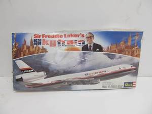 lot 24 image: Revell Sir Freddie Lakers Skytrain Air Passenger Service Model Kit
