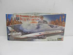 lot 25 image: Revell Sir Freddie Lakers Skytrain Air Passenger Service Model Kit