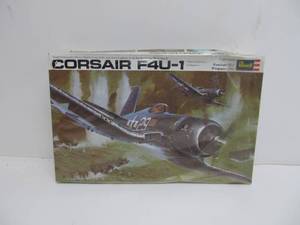 lot 27 image: Vintage Revell F4U-1 Corsair