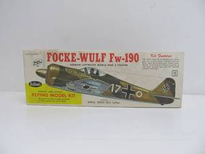 lot 29 image: Guillows Focke-Wulf Fw-190 German Luftwaffe WWII Fighter Model Kit