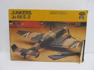 lot 46 image: Testors Junkers Ju 86 E-2 Model Kit